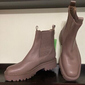 Sam Edelman waterproof chelsea boots 
New 8